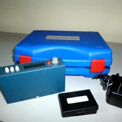 Iso-7668 Máy đo độ bóng sơn 2000 Gu cầm tay Tri Angles Tri Digital